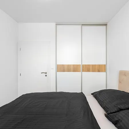 Leo - Ac & Free Parking *